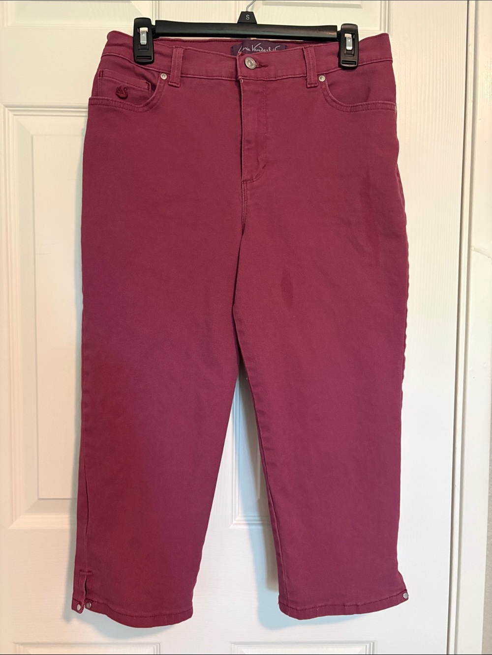 Gloria Vanderbilt Capri Jeans in Plum